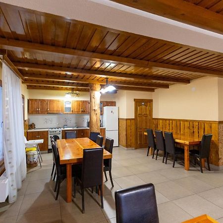 Conacul De Sub Munte Villa Novaci-Străini Eksteriør bilde