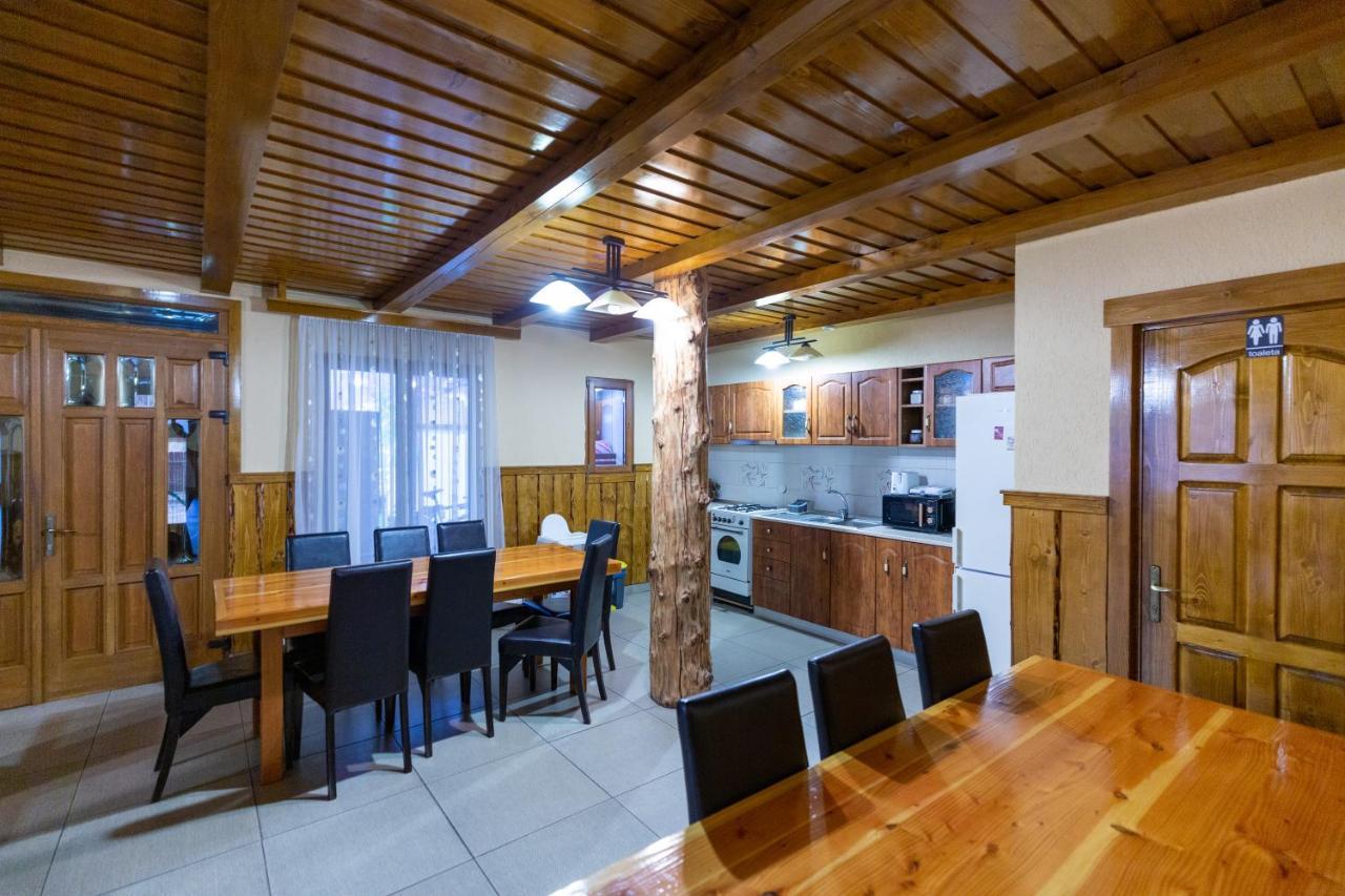 Conacul De Sub Munte Villa Novaci-Străini Eksteriør bilde