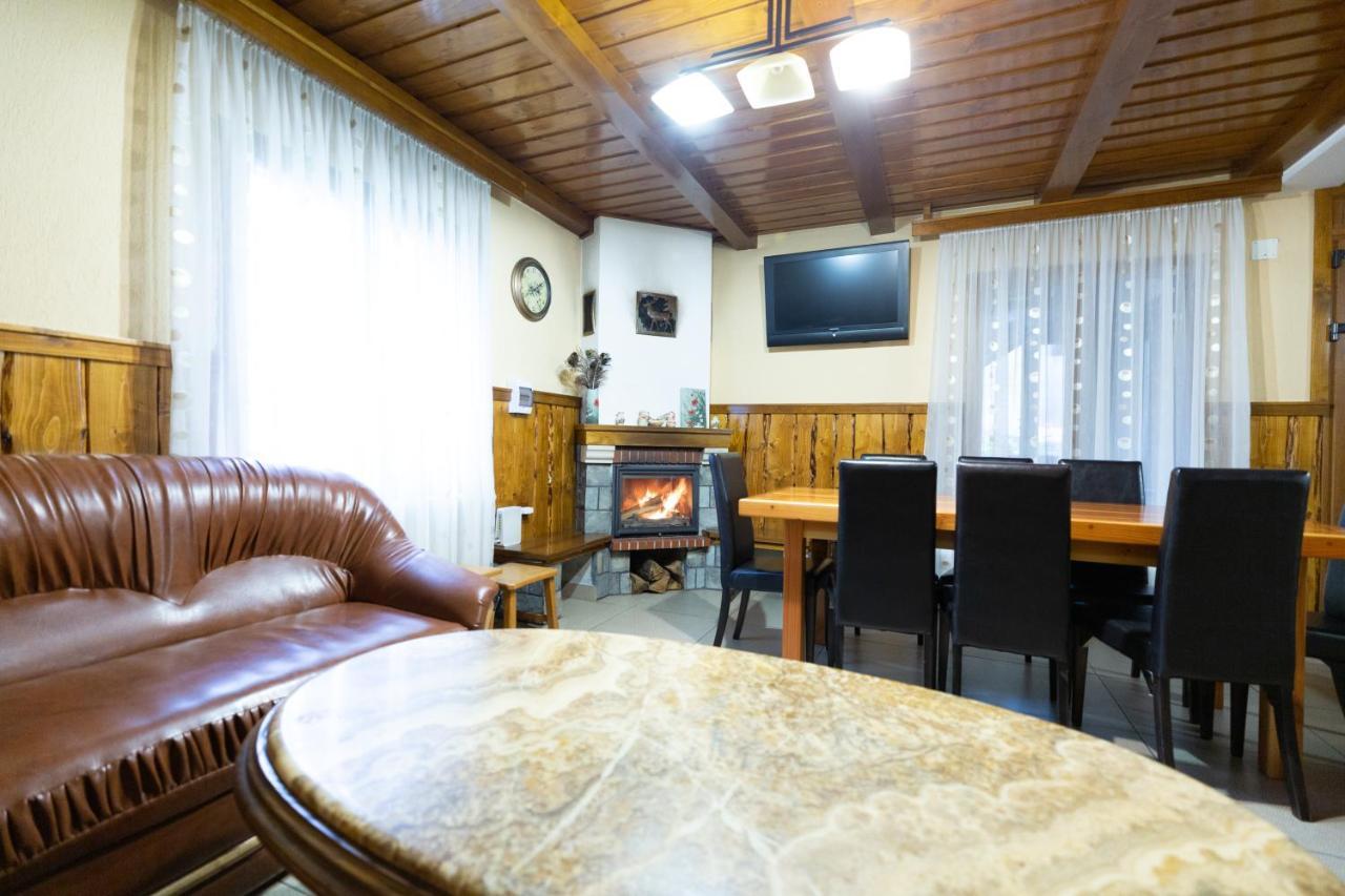 Conacul De Sub Munte Villa Novaci-Străini Eksteriør bilde