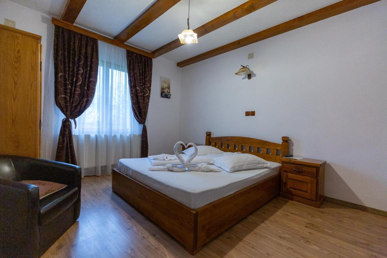 Conacul De Sub Munte Villa Novaci-Străini Eksteriør bilde