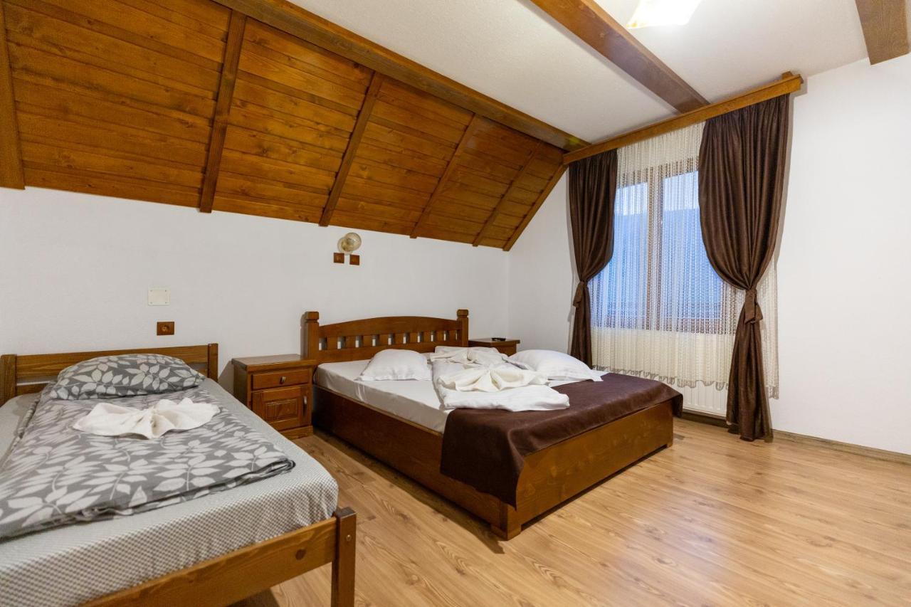 Conacul De Sub Munte Villa Novaci-Străini Eksteriør bilde