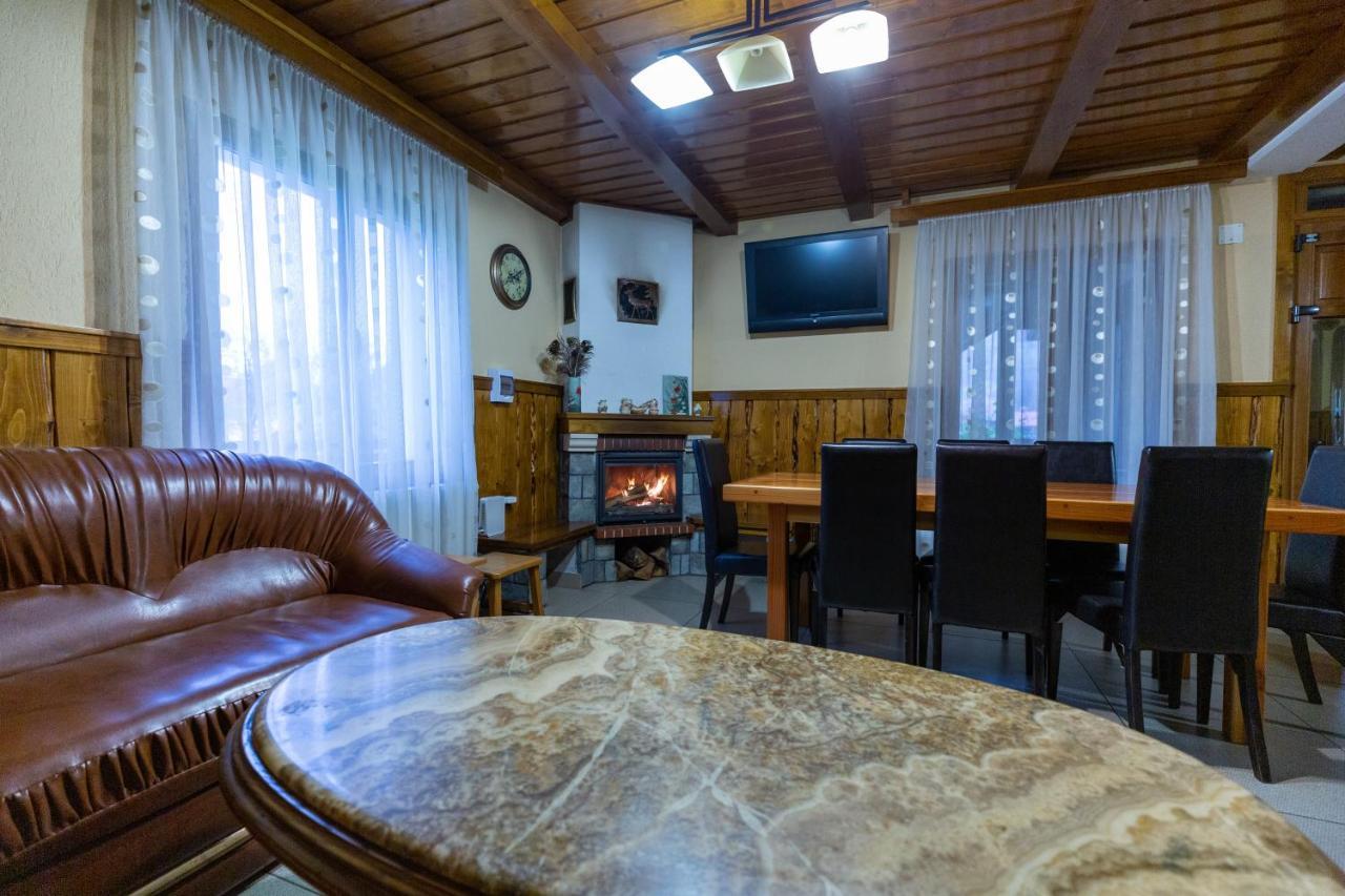 Conacul De Sub Munte Villa Novaci-Străini Eksteriør bilde