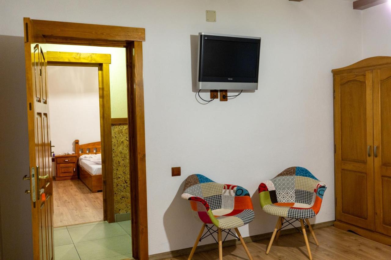 Conacul De Sub Munte Villa Novaci-Străini Eksteriør bilde
