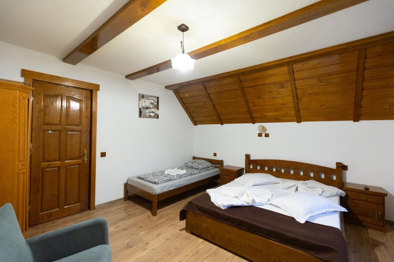 Conacul De Sub Munte Villa Novaci-Străini Eksteriør bilde