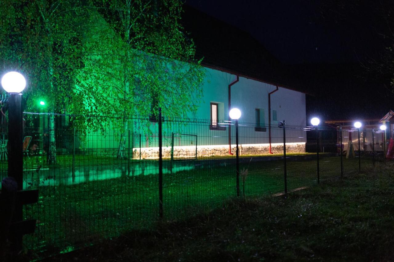 Conacul De Sub Munte Villa Novaci-Străini Eksteriør bilde