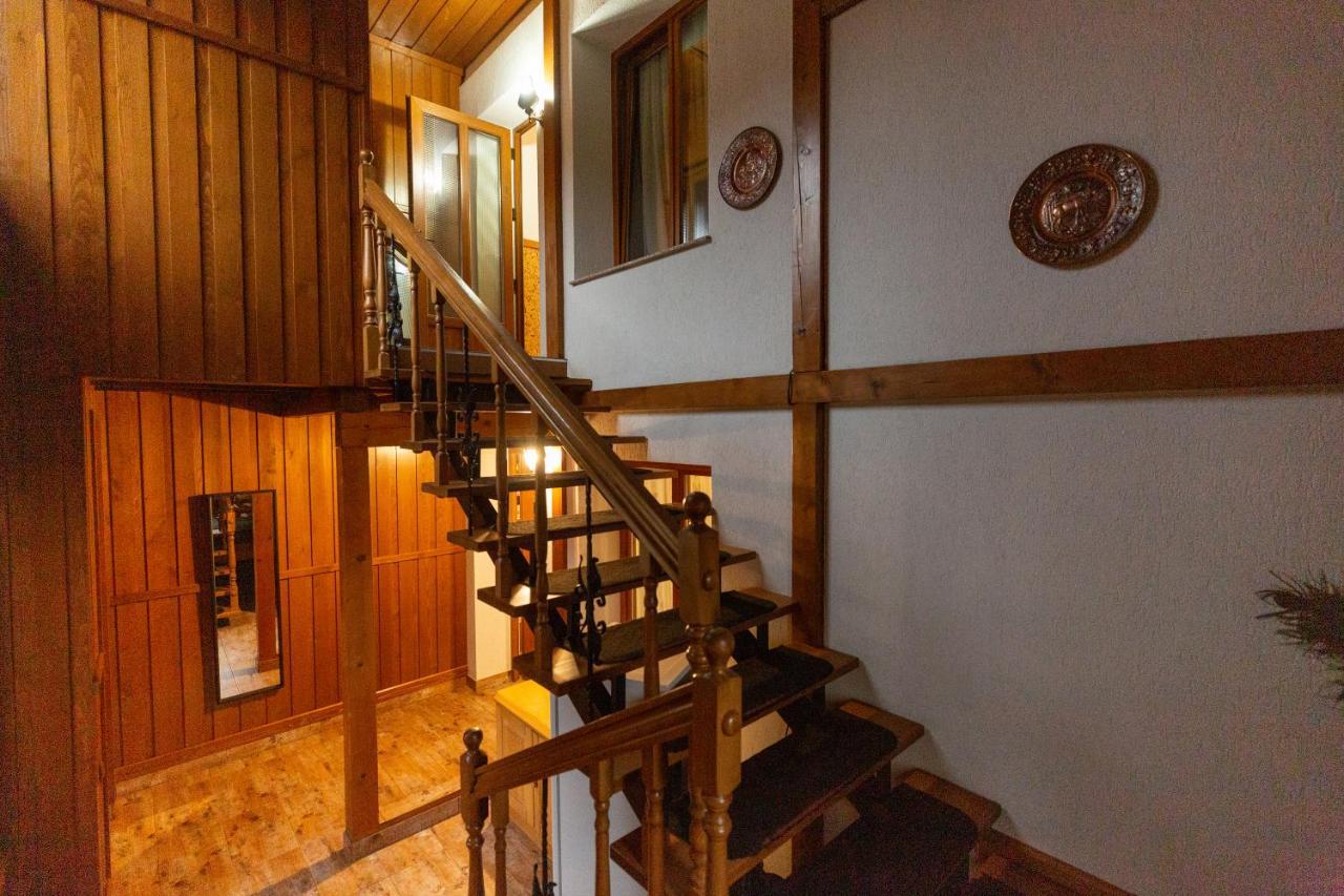 Conacul De Sub Munte Villa Novaci-Străini Eksteriør bilde