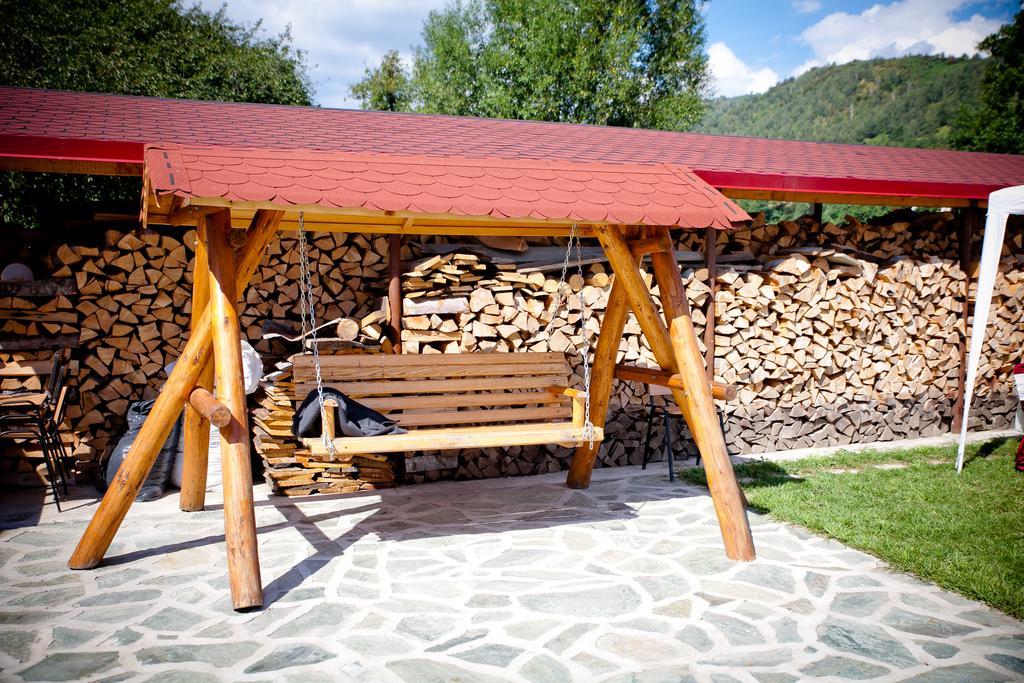 Conacul De Sub Munte Villa Novaci-Străini Eksteriør bilde