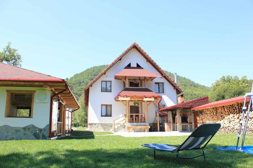 Conacul De Sub Munte Villa Novaci-Străini Eksteriør bilde