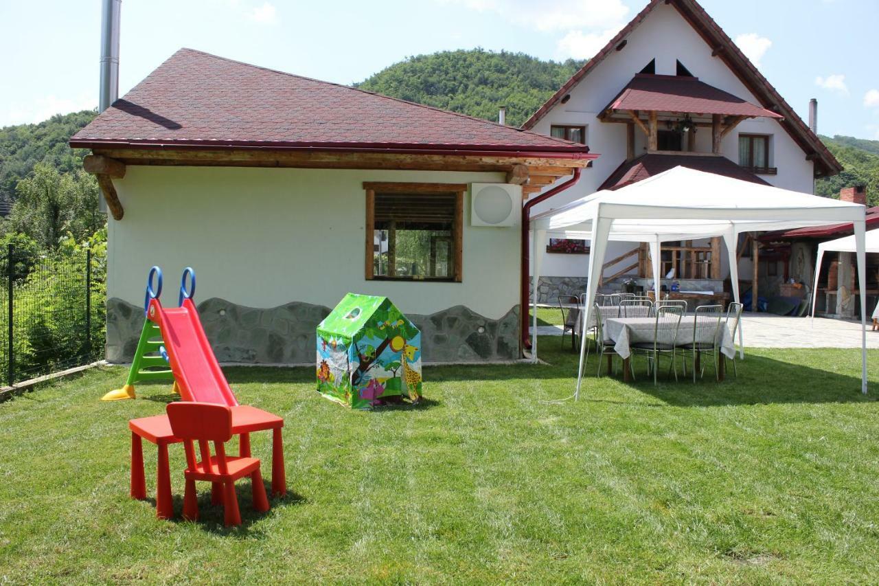 Conacul De Sub Munte Villa Novaci-Străini Eksteriør bilde